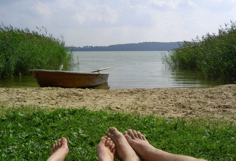 Foto028.jpg - Eine romantische einsame Insel in der Mecklenburgischen Seenplatte. Oder?