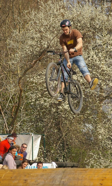 BMX_Sprung.jpg - Eine Vorführung des Bike-Areals Dresden. Nicht schlecht, wie die Jungs mit ihren Fahrrädern durch die Luft wirbelten.